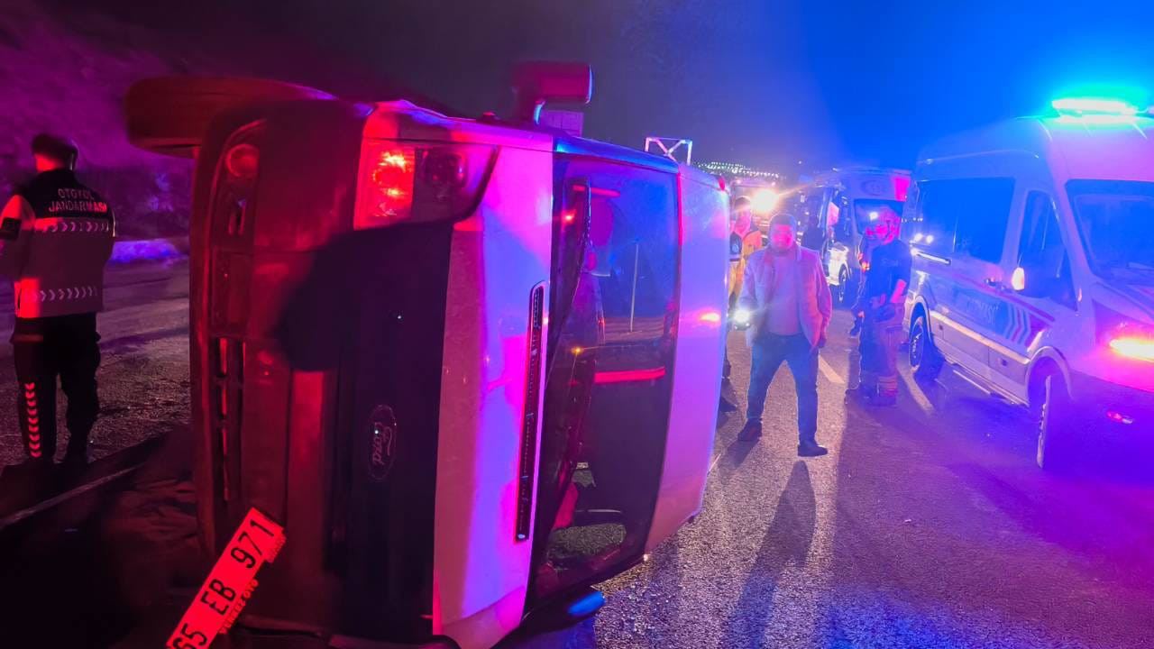 İzmir'de taziye dönüşü feci kaza: Ölü ve yaralılar var