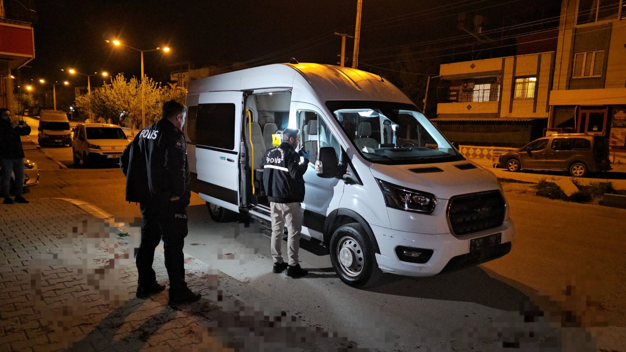 Serviste arkadaşını boynundan bıçakladı