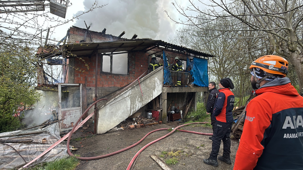 Alevlerin ortasında kalan yaşlı kadın öldü