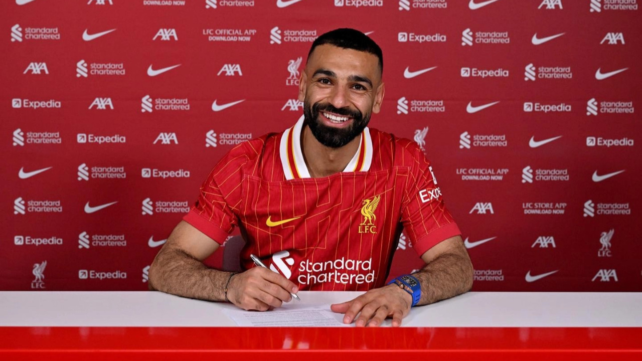 Salah, Liverpool'a imzayı attı: Gözler van Dijk ve Arnold'da