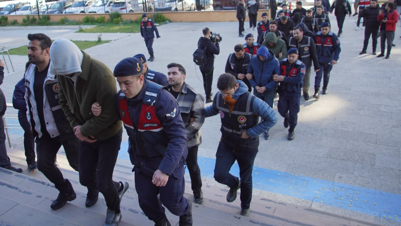 Rüşvet operasyonu: Onlarca memur adliyede