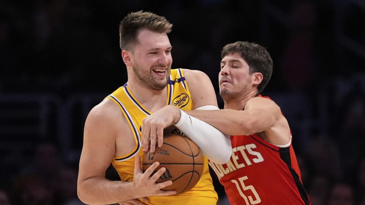 Doncic, Alperen'siz Houston'ı dağıttı: Geceye damga vurdu