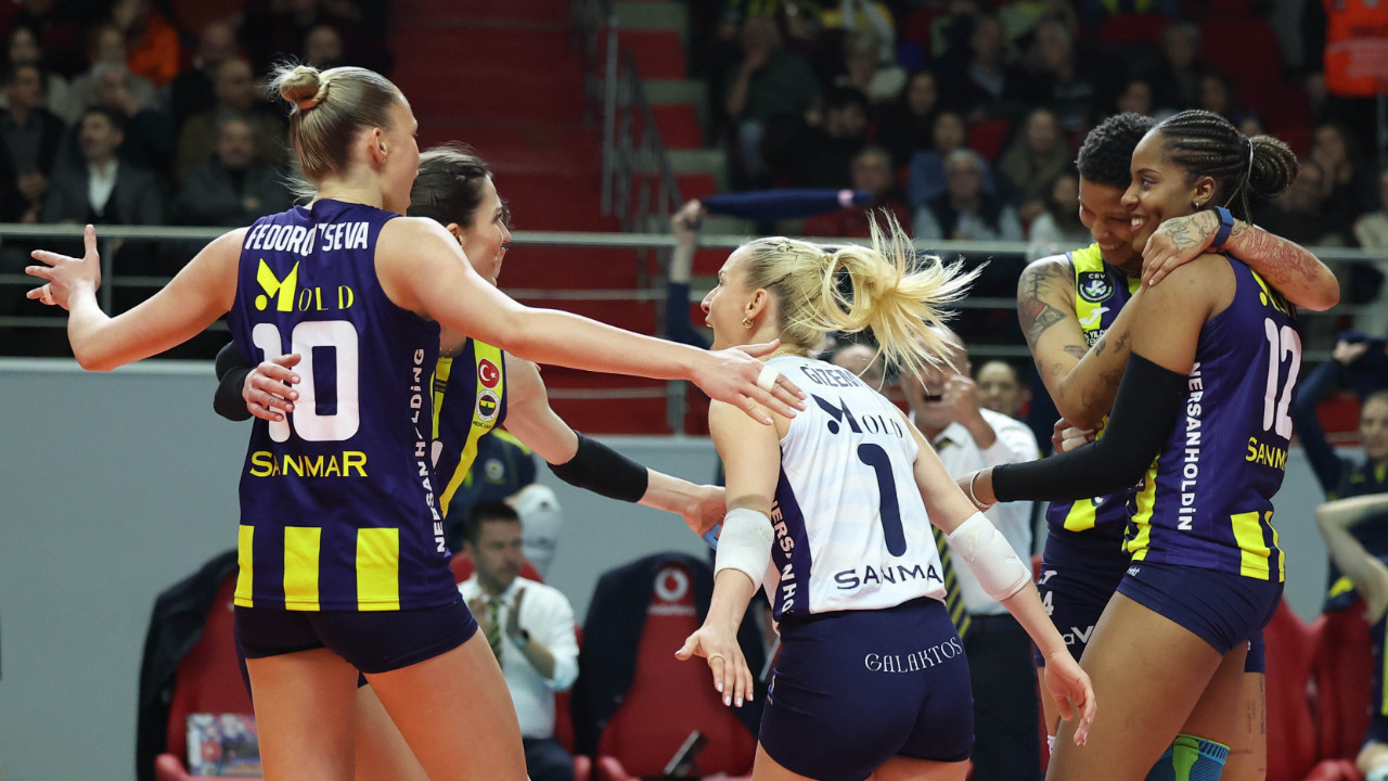 Fenerbahçe, filedeki derbide Galatasaray'ı geçti: Seri 1-1'e geldi