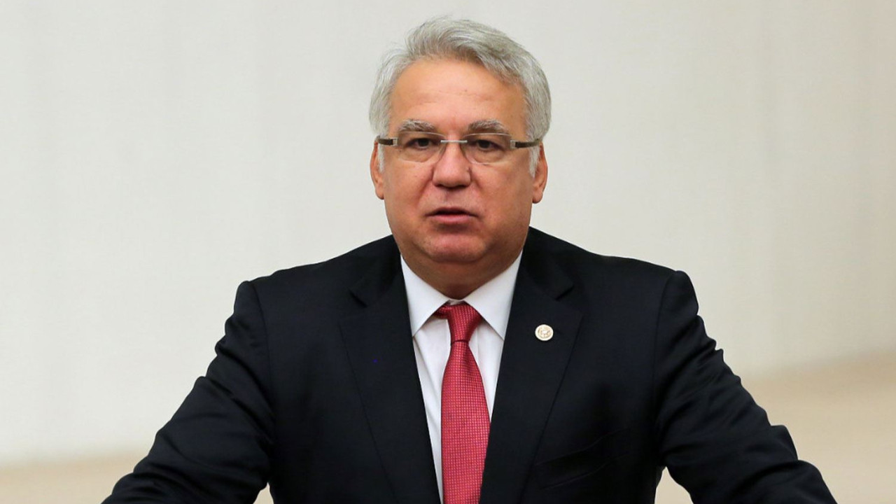 AKP'den ihraç edilmişti, 'eyleme' başladı