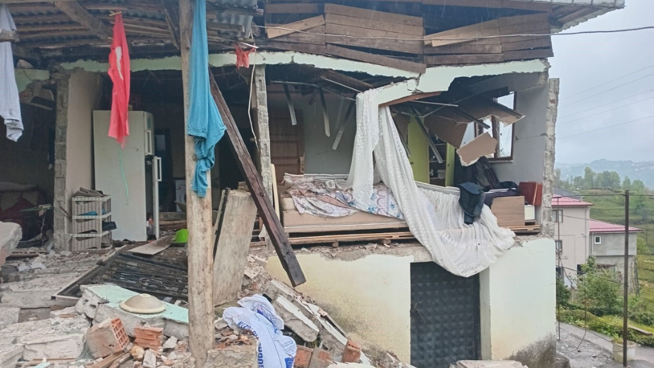 Tüp patladı, ev çöktü: Yaşlı adam enkazdan çıkarıldı