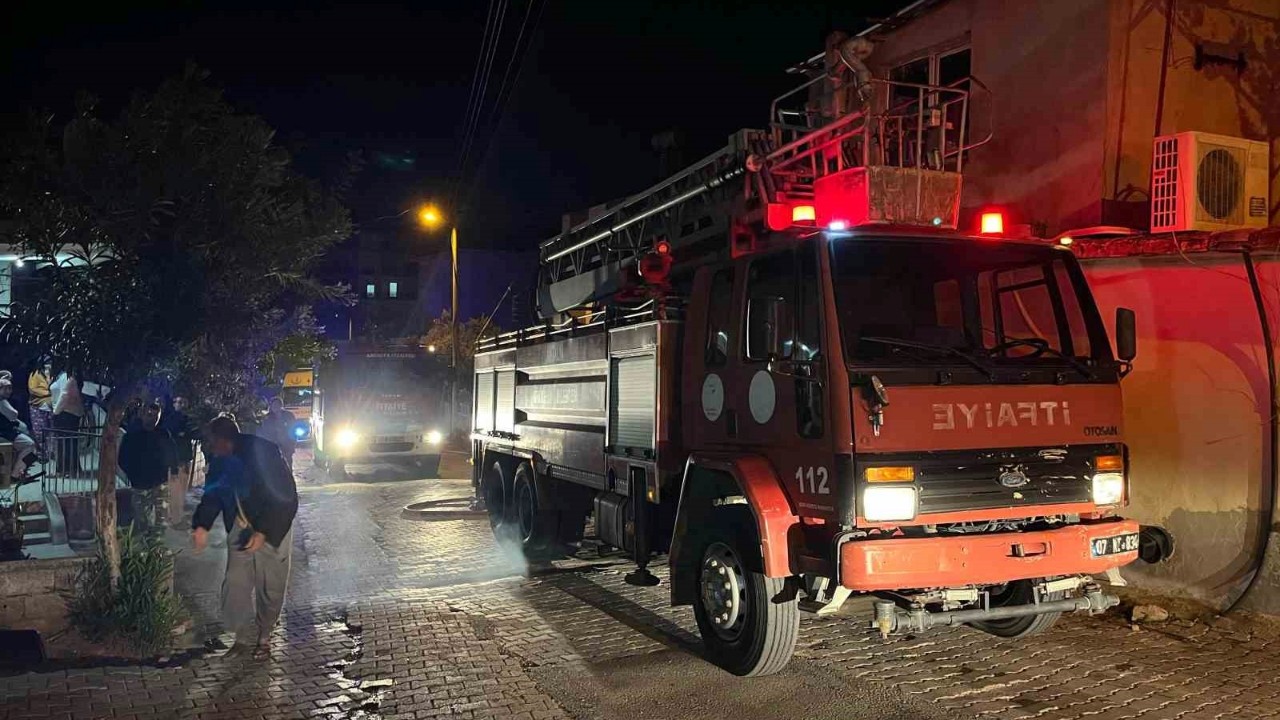 Annesine kızıp evi yaktı