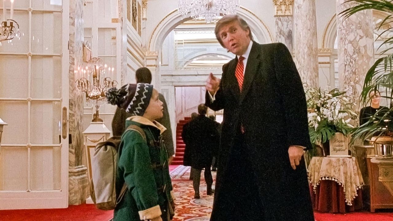 Evde Tek Başına'nın yönetmeni: Trump'ın sahnesini çıkarmak istiyorum ama...