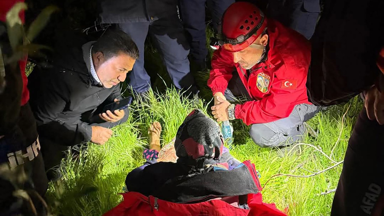 Kaybolan yaşlı kadın ormanda bulundu