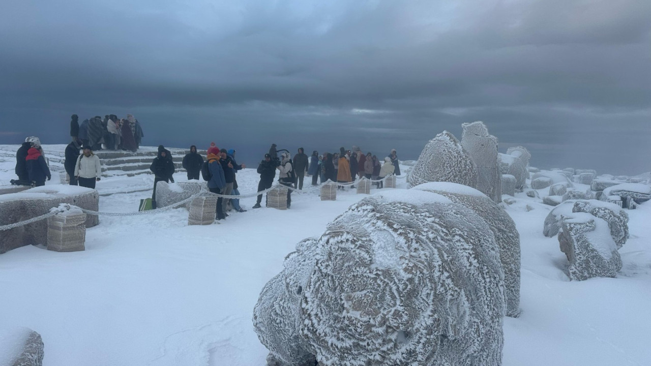 Nemrut Dağı'nda nisan karı