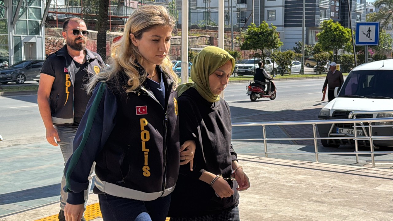 36 günlük bebeğini ikinci kattan attı