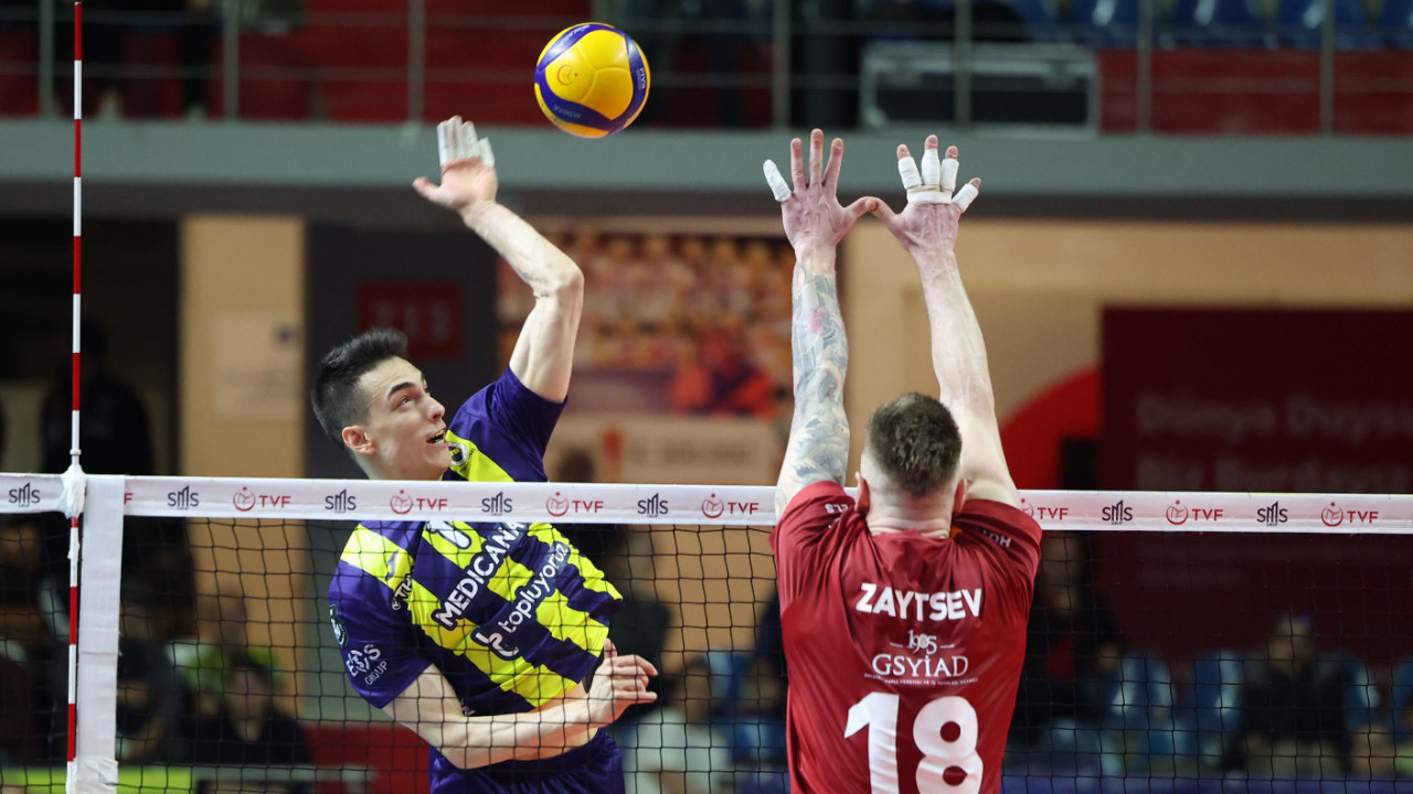 Galatasaray Fenerbahçe'yi evinde yıktı, finale çıktı!