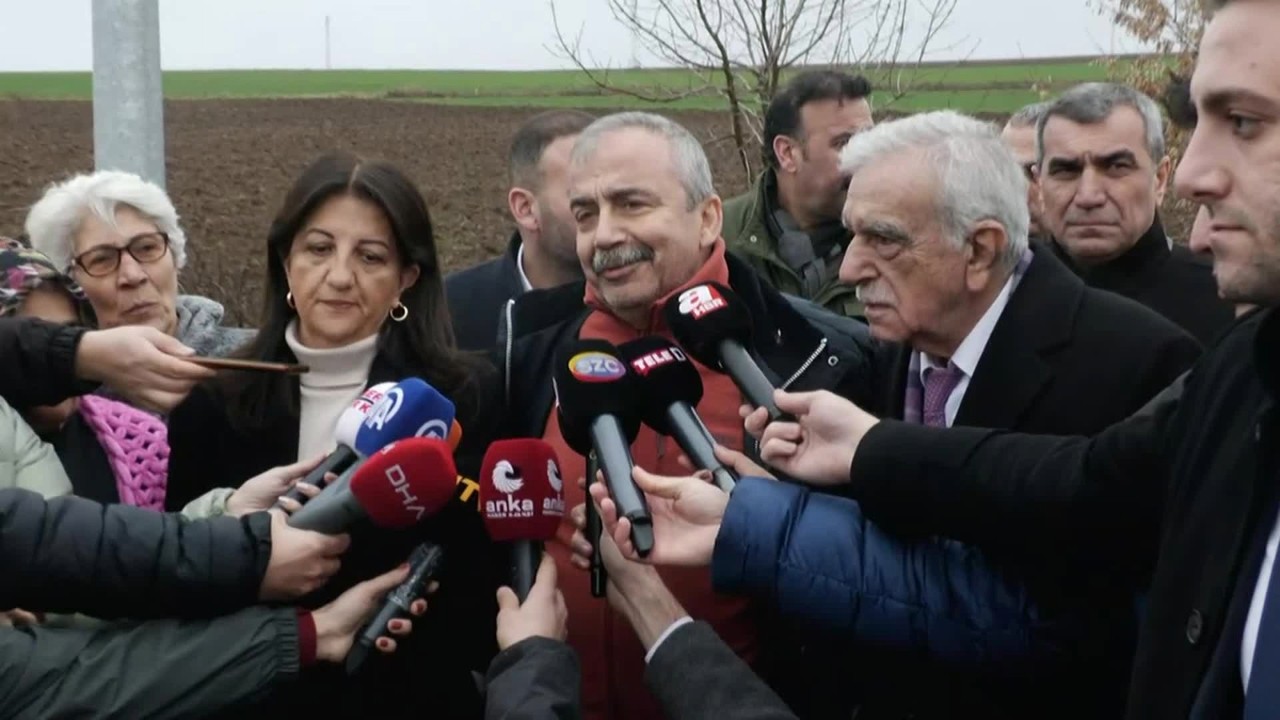Sırrı Süreyya Önder ilk kez fenalaşmamış: 'Rengi beyaza kesti, hava alıp dönünce birbirimize söz verdik'