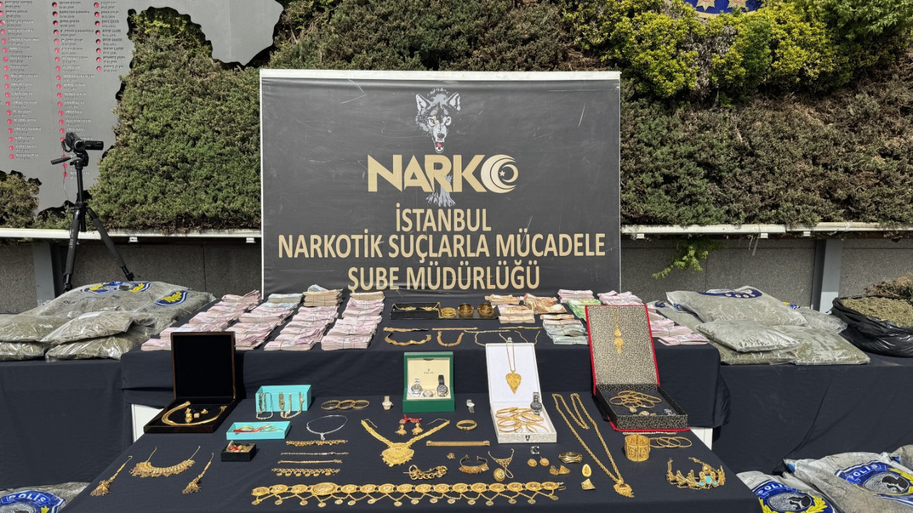 Dev operasyon sonrası emniyetten uyuşturucu sergisi