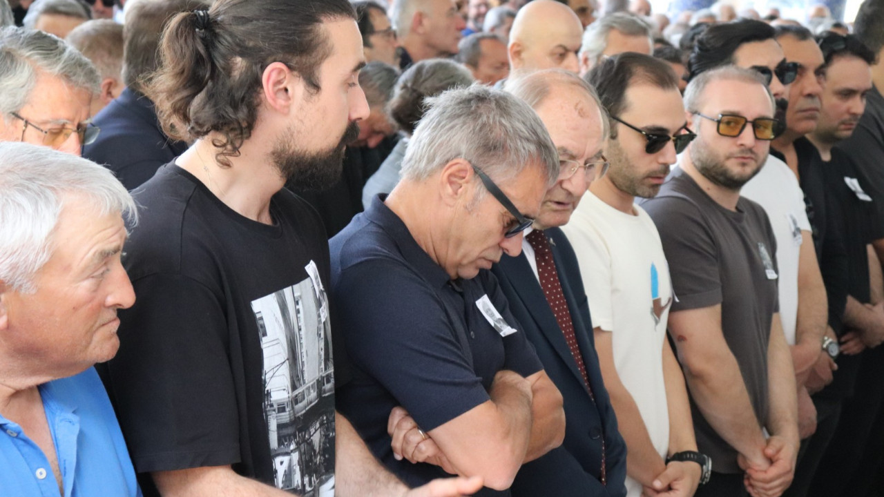 Ersun Yanal'ın babası son yolculuğuna uğurlandı