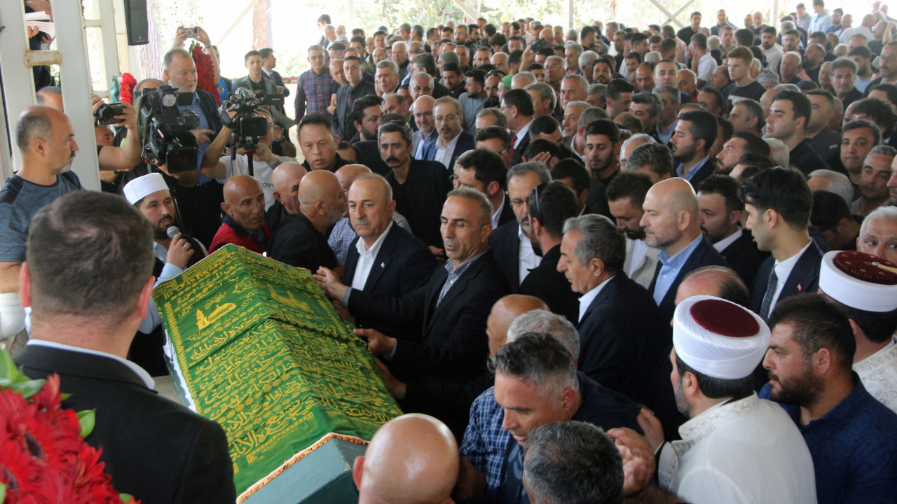 Mevlüt Çavuşoğlu'nun babası toprağa verildi