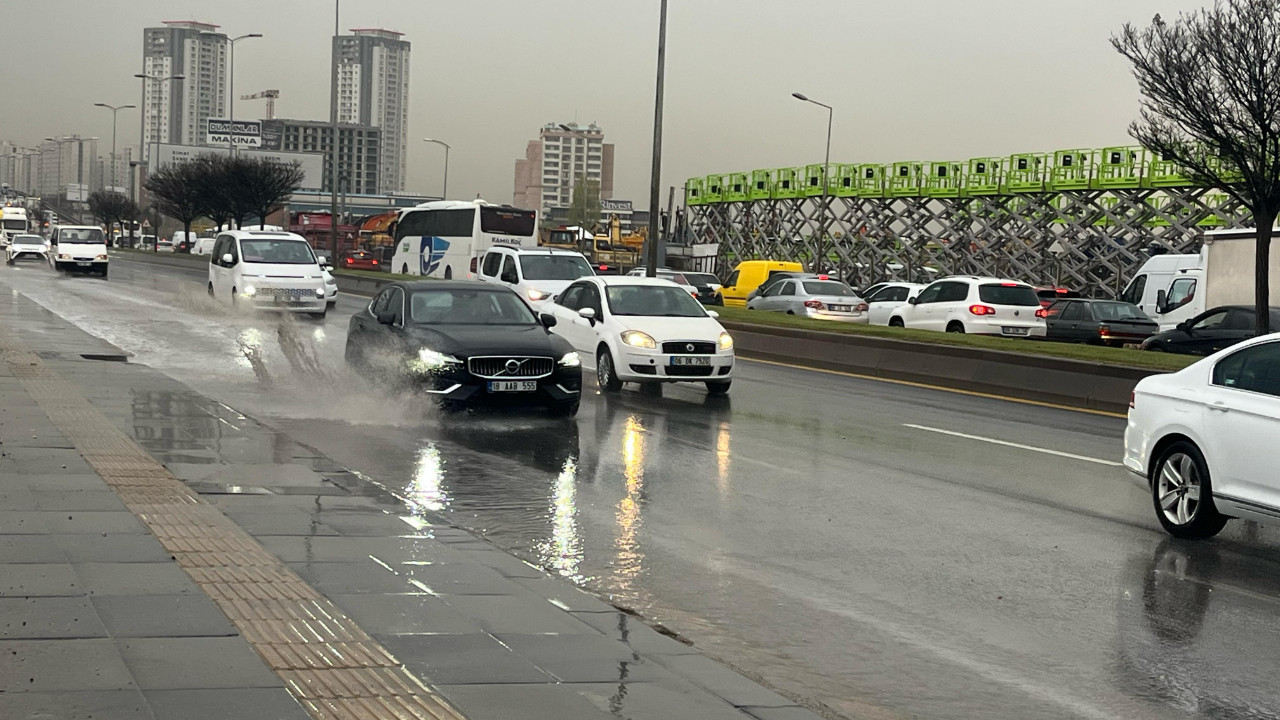 Ankara'yı sağanak vurdu: Valilikten 'sel' uyarısı