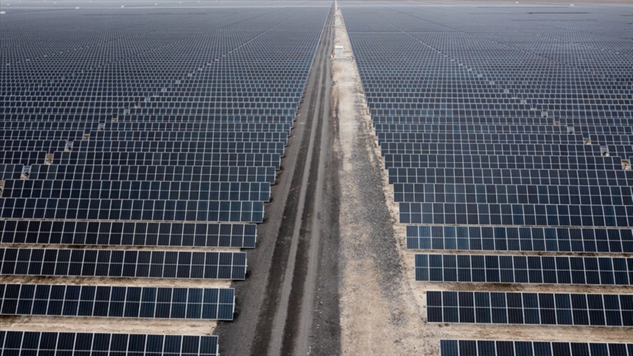 Güneş enerjisi rekor kırdı, elektrik fiyatları eksiye düştü