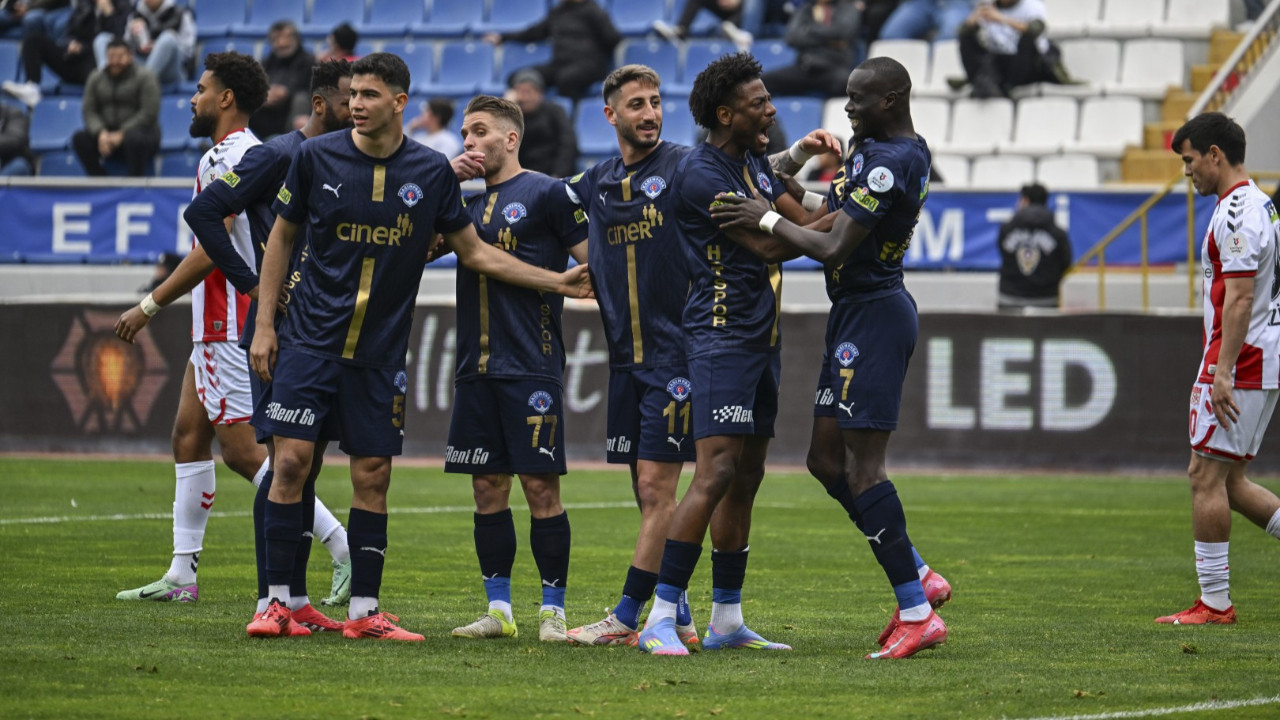 Süper Lig'de boynuz kulağı geçti: Burak Yılmazlı Kasımpaşa, Rıza Çalımbaylı Sivasspor'u devirdi