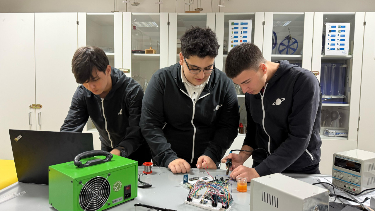 Anneanne ilham oldu: 3 Türk lise öğrencisi Stanford yolunu tuttu