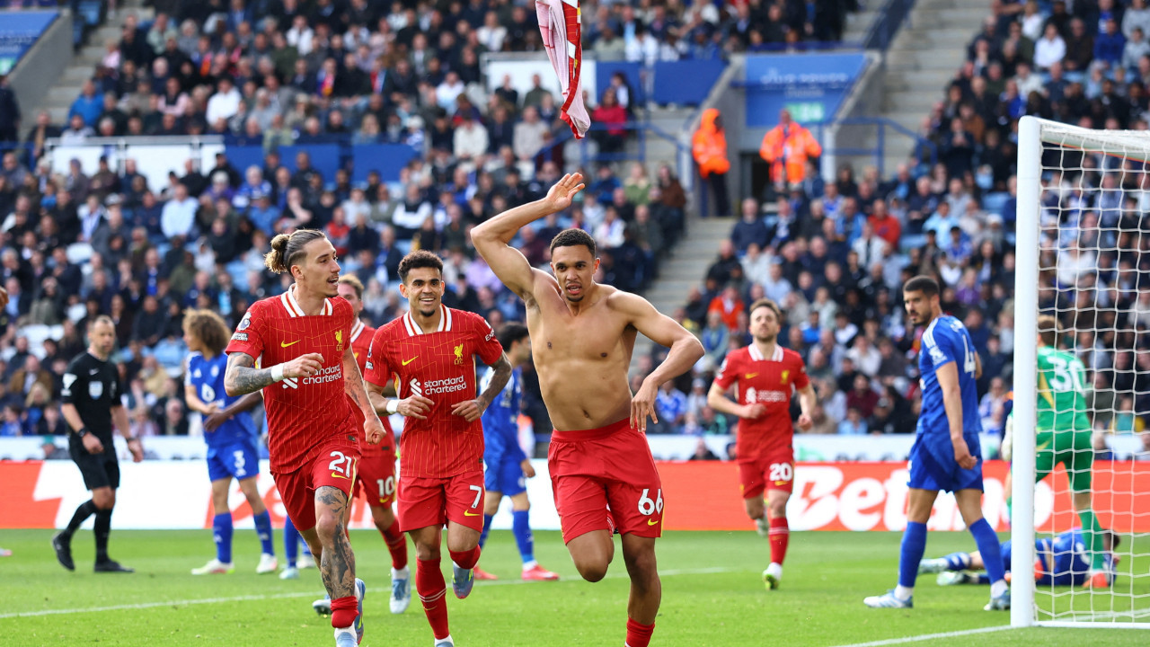 Liverpool neredeyse şampiyon oldu: Leicester küme düştü