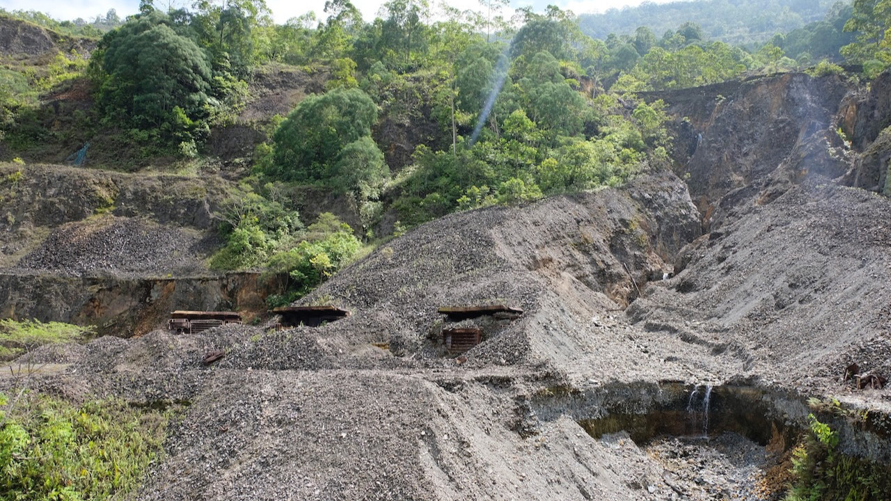 Trump gözünü altın dolu adaya dikti