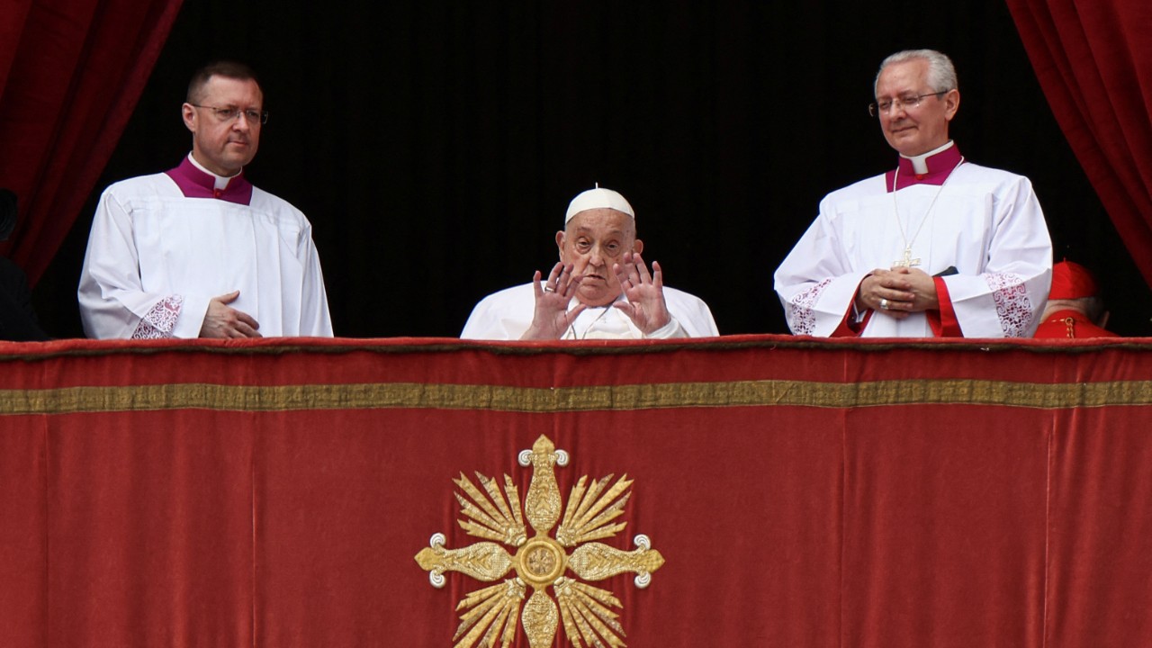 Papa Francis yaşama veda etti