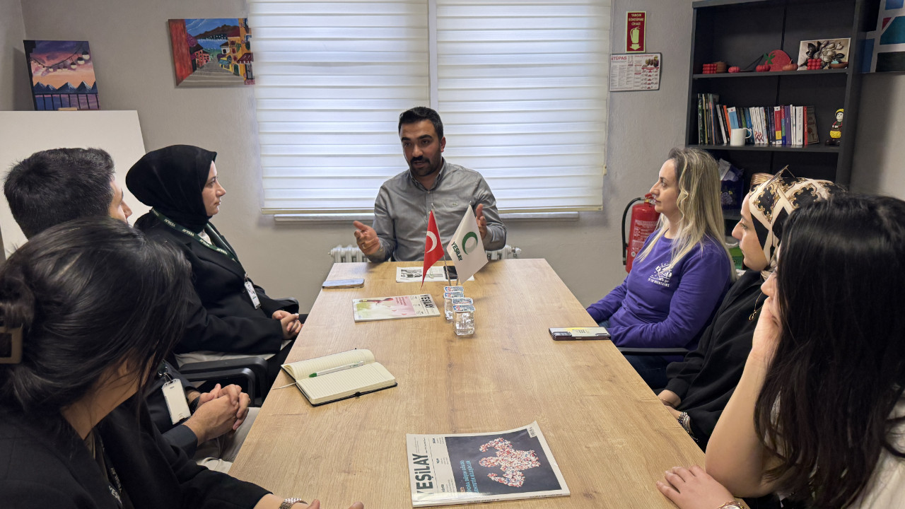 Arkadaşına destek için gitti, yönetici oldu