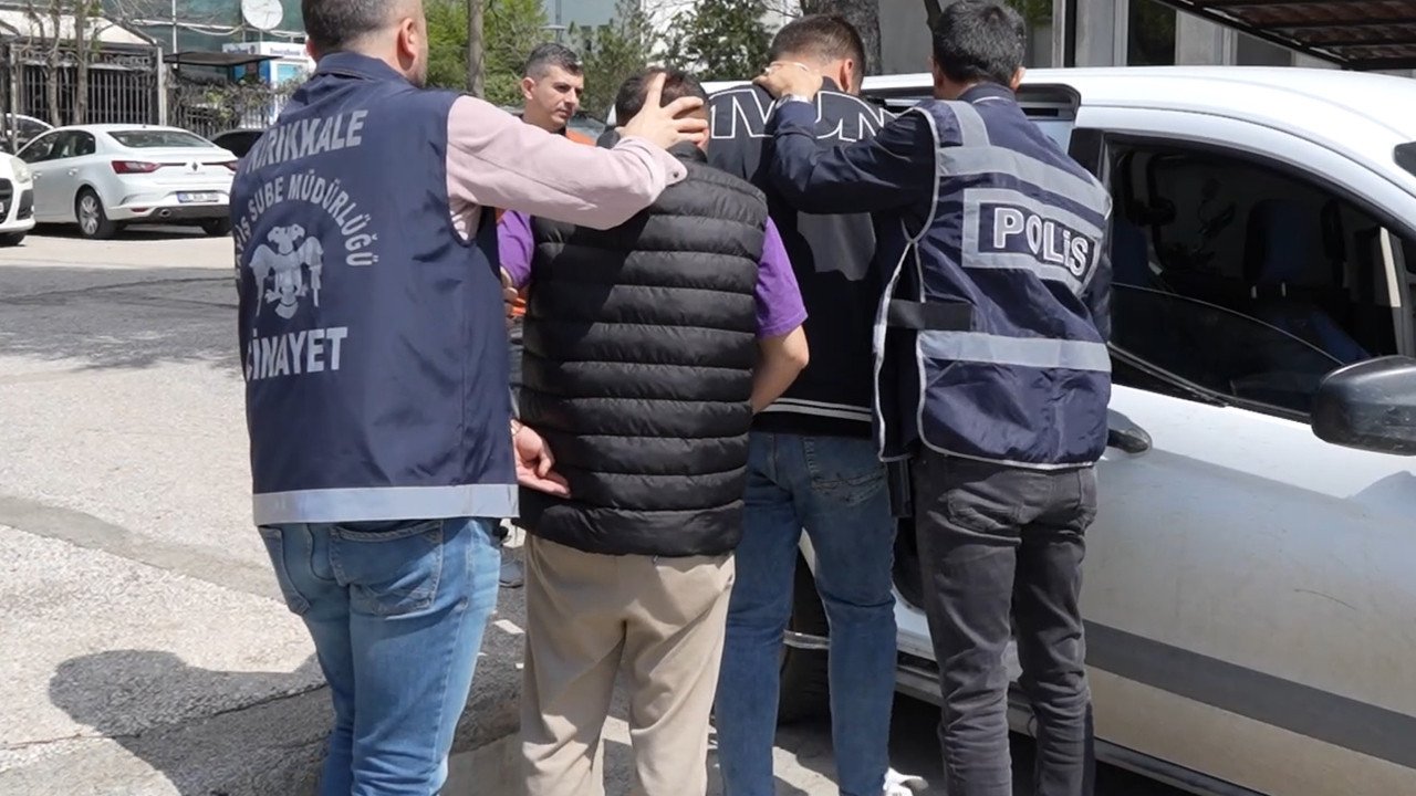 Eşine mesaj atan akrabasını vurdu