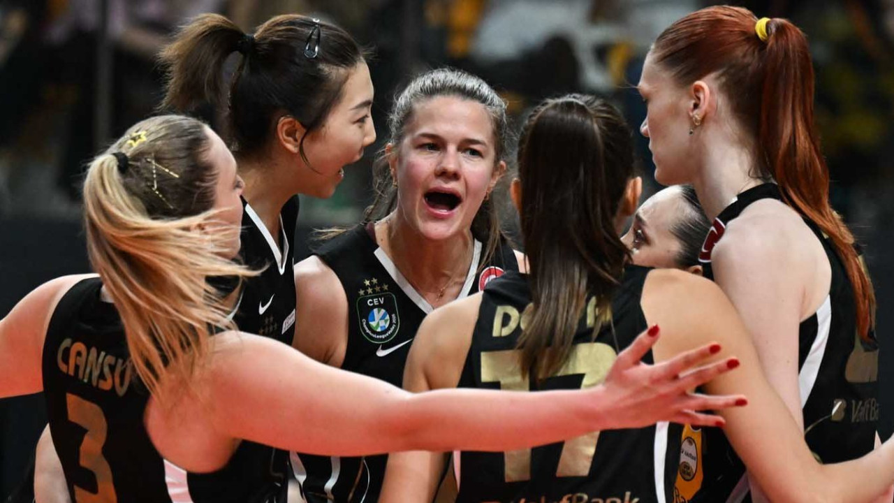 Sultanlar Ligi'nde şampiyon VakıfBank! Fenerbahçe'yi ezdi geçti!