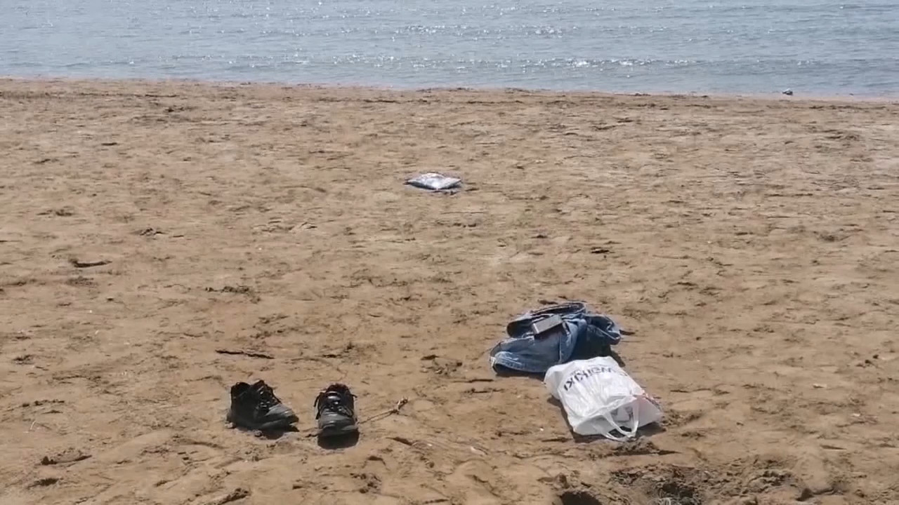 Denizde ölü bulundu: Sahilde kıyafetlerini bırakmış