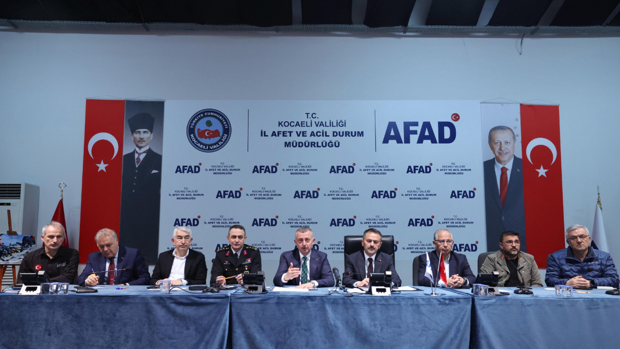 Kocaeli Valisi: 23 vatandaşımız yüksekten atlama sonucu yaralandı