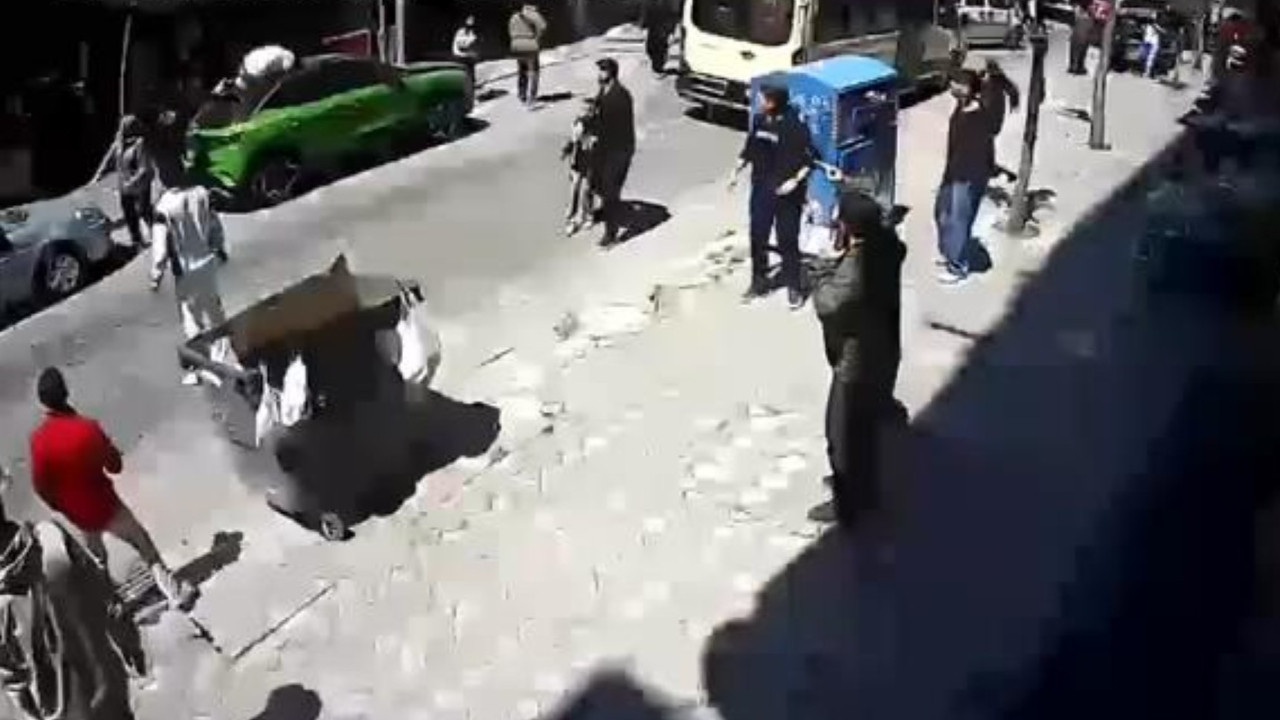 Üçüncü kattan aracın üzerine böyle atladı