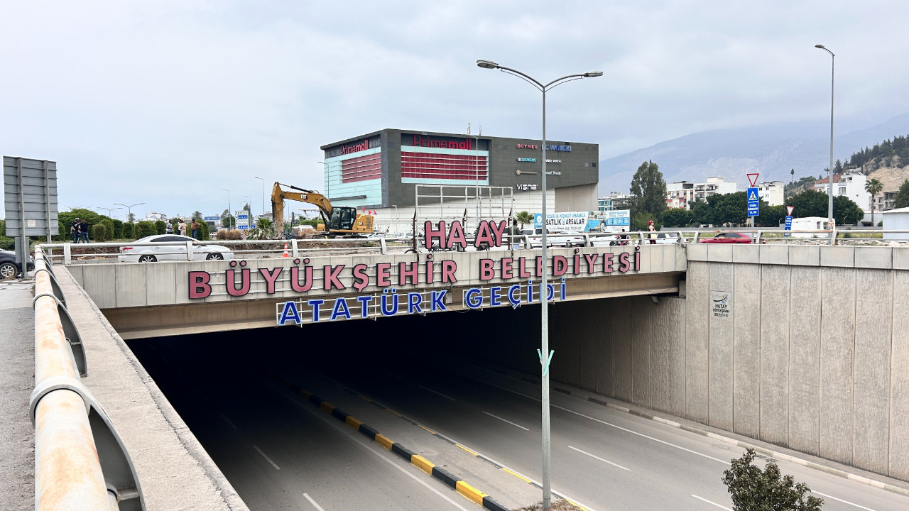 Bir garip hırsız: T'leri çalıyor