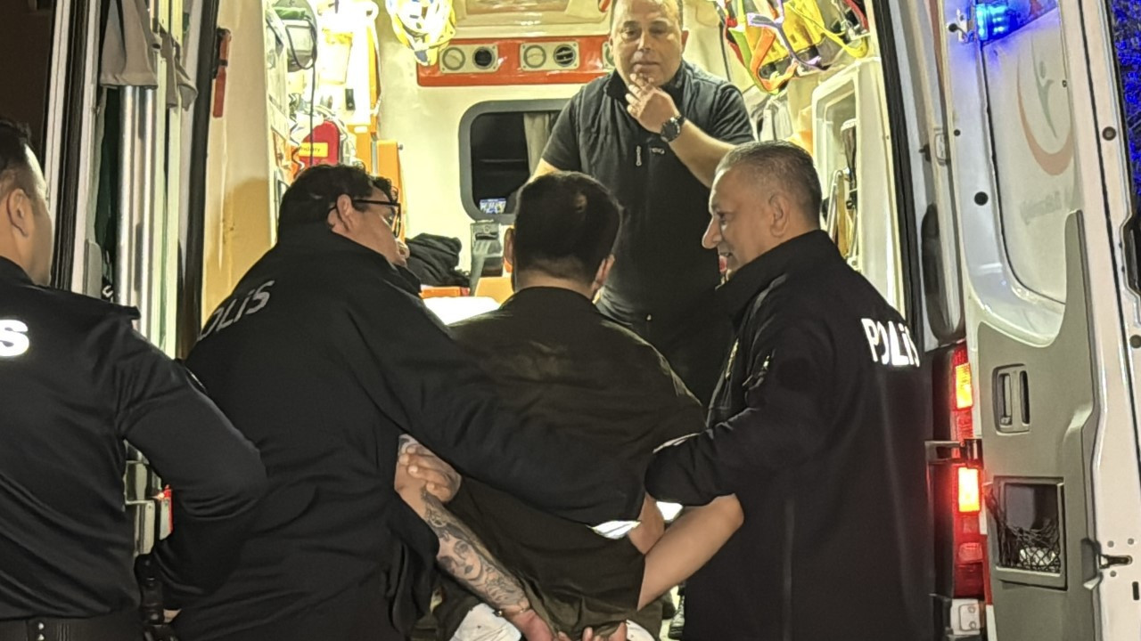 Anne ve babasını bıçakla rehin aldı