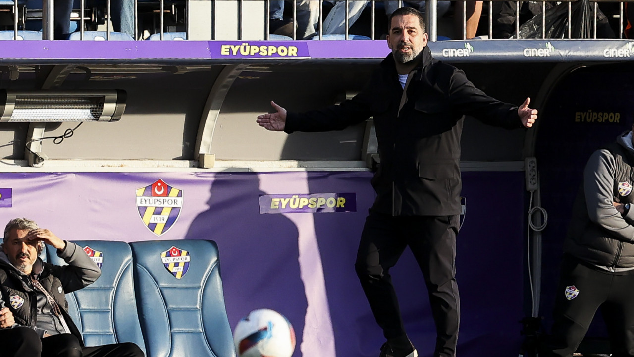 Galatasaray taraftarı Arda Turan'ı kucakladı