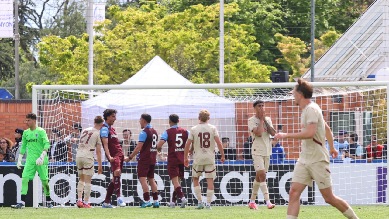 Trabzonspor U19'un UEFA Gençlik Ligi kupasıyla arasında Barcelona var