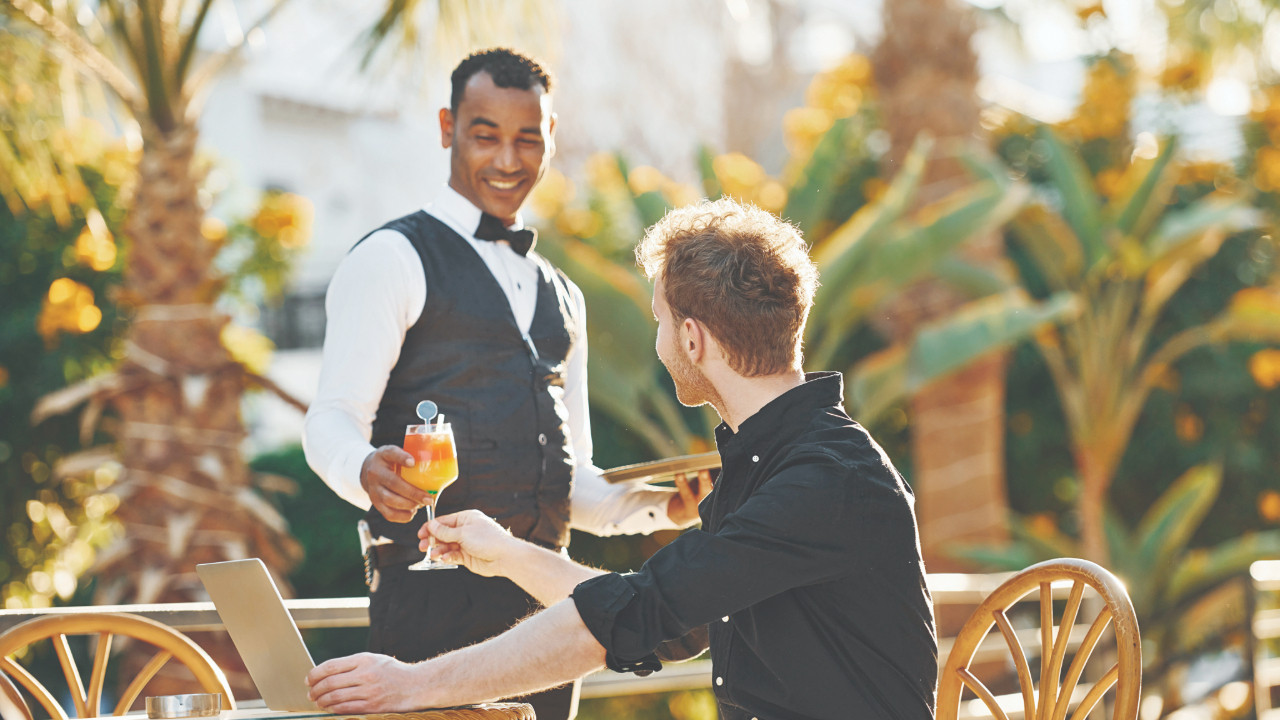 Turizmde yabancı istihdamı artıyor: Balili bulaşıkçı, Endonezyalı garson