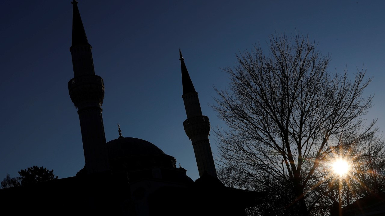 Camide korkunç cinayet: 50 kez bıçakladı