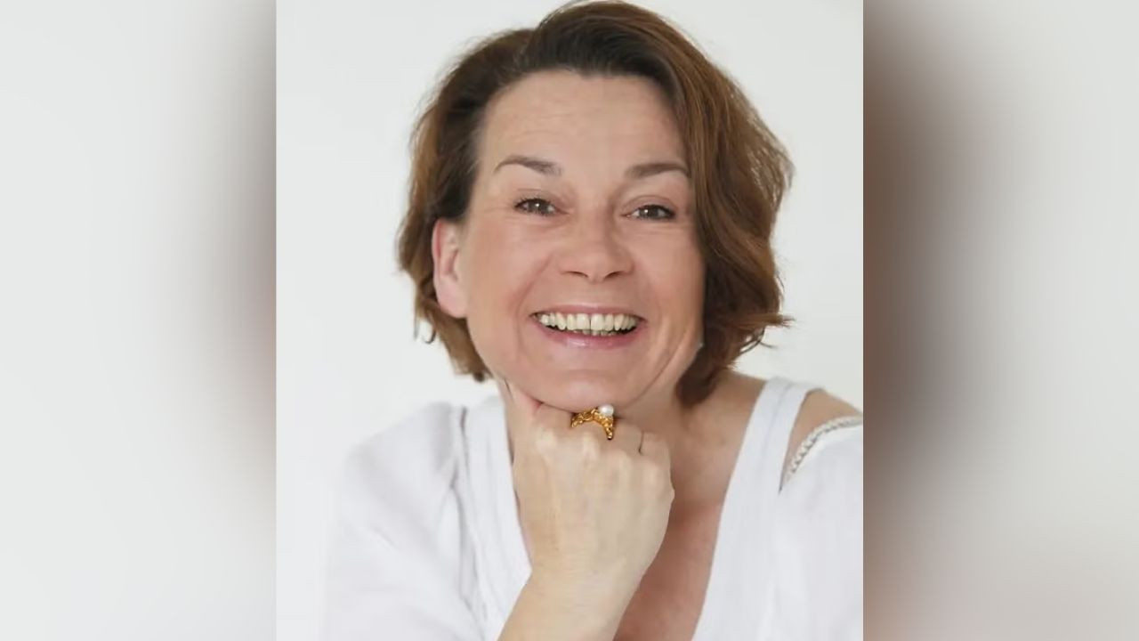 Çok satan yazar yüzen evde ölü bulundu