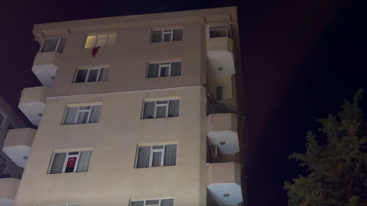 Dün Sancaktepe bugün Kadıköy: Dairenin balkonu çöktü