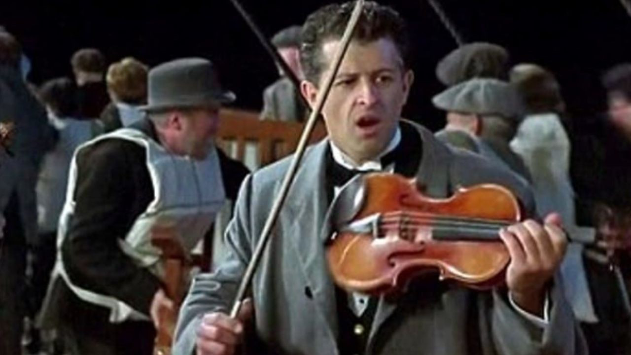 Titanic'teki keman dudak uçuklatan fiyata satıldı