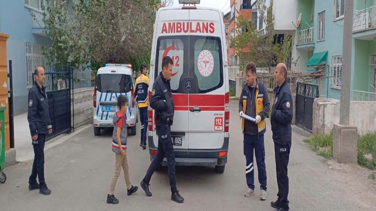 Kadını dövüp bıçaklayıp kaçtı