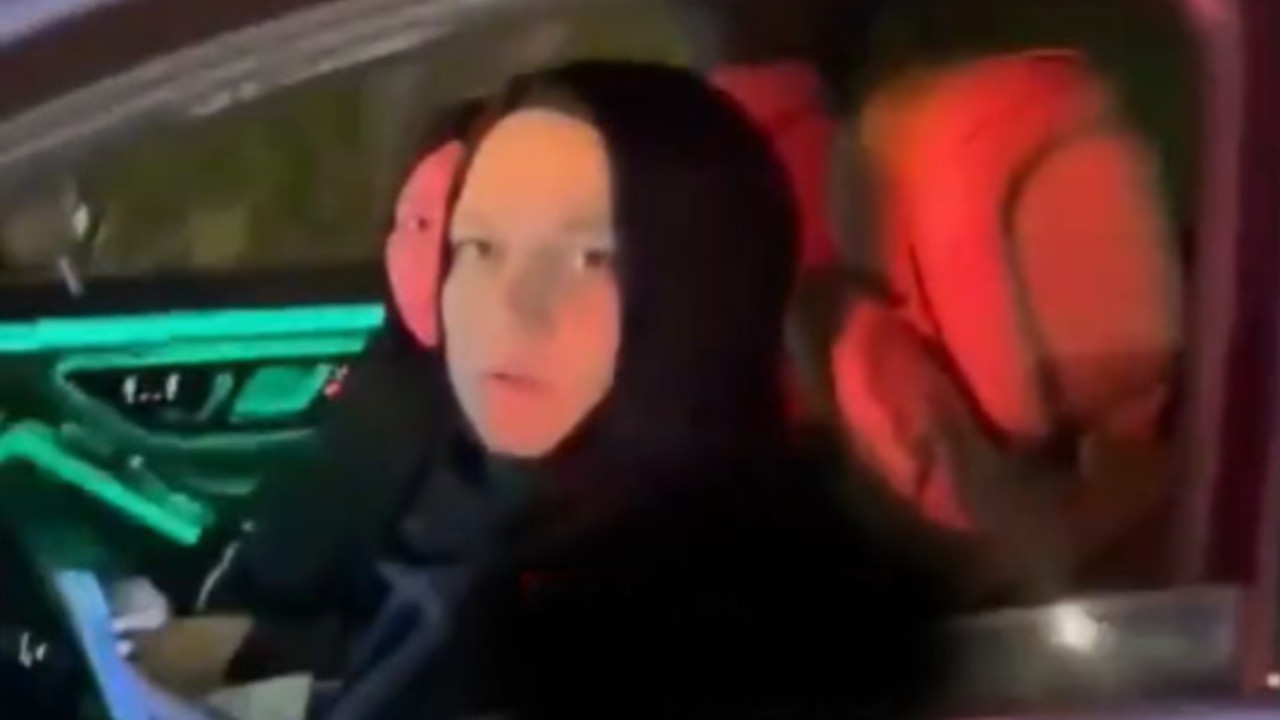 Menzil'in çakarlı Mercedes'i: Sosyal medyanın konuştuğu görüntüler Meclis'e taşındı