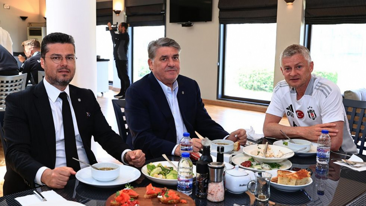 Serdal Adalı'dan derbi öncesi takıma moral ziyareti