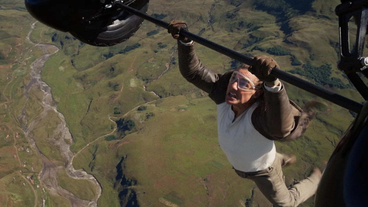 62’sinde uçak kanadında: Tom Cruise dublörsüz aksiyon şovunun sırrını anlattı