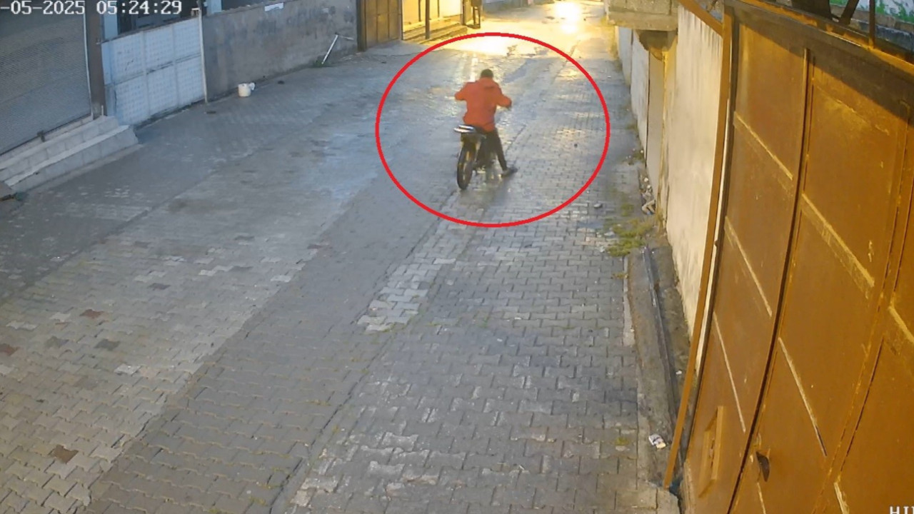 Bilgisayar oyunu gibi: Çaldığı motosiklet bozuldu hemen yenisini çaldı
