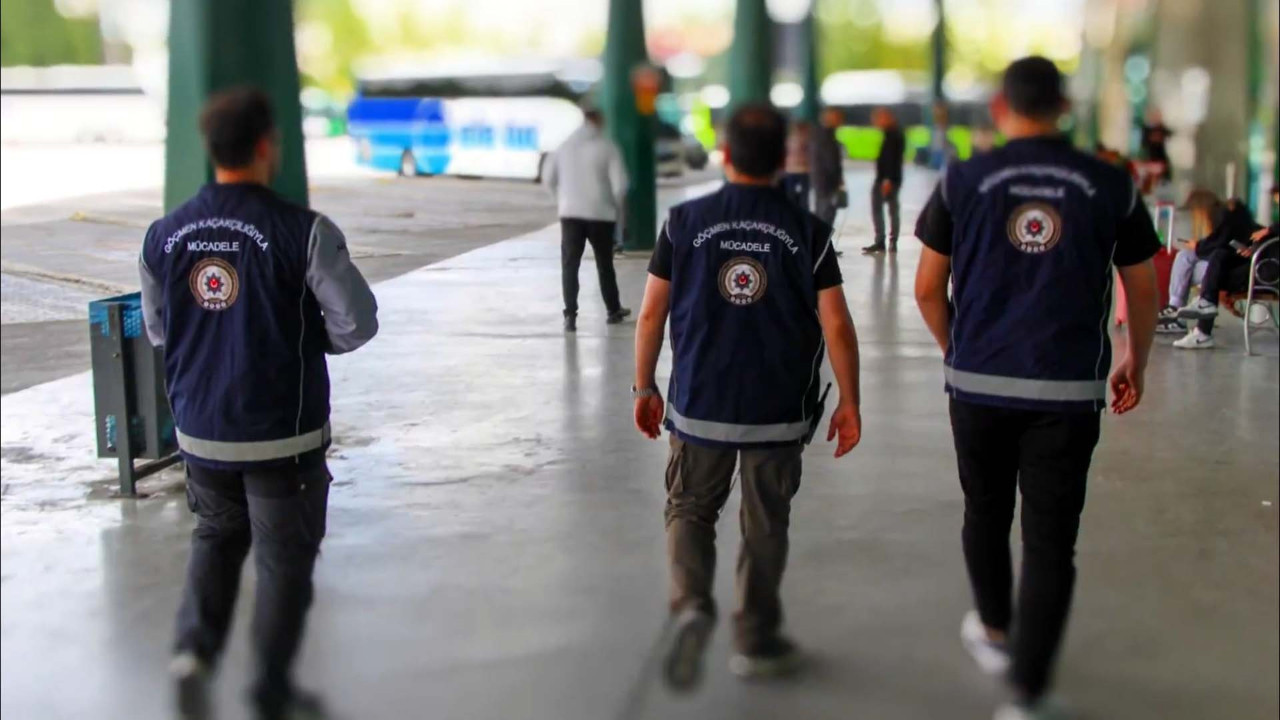 Göçmen kaçakçılığı denetimleri: 21 organizatöre gözaltı