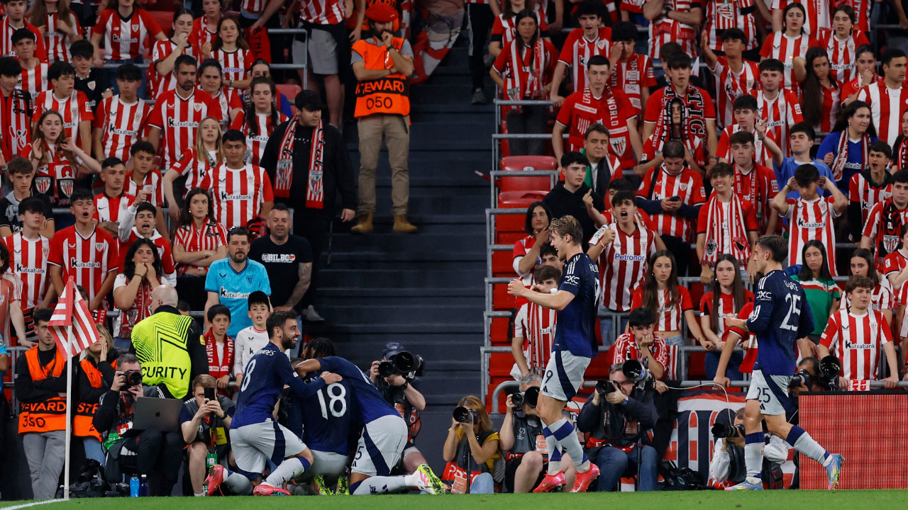 Manchester United Athletic Bilbao'yu dağıttı, finale göz kırptı