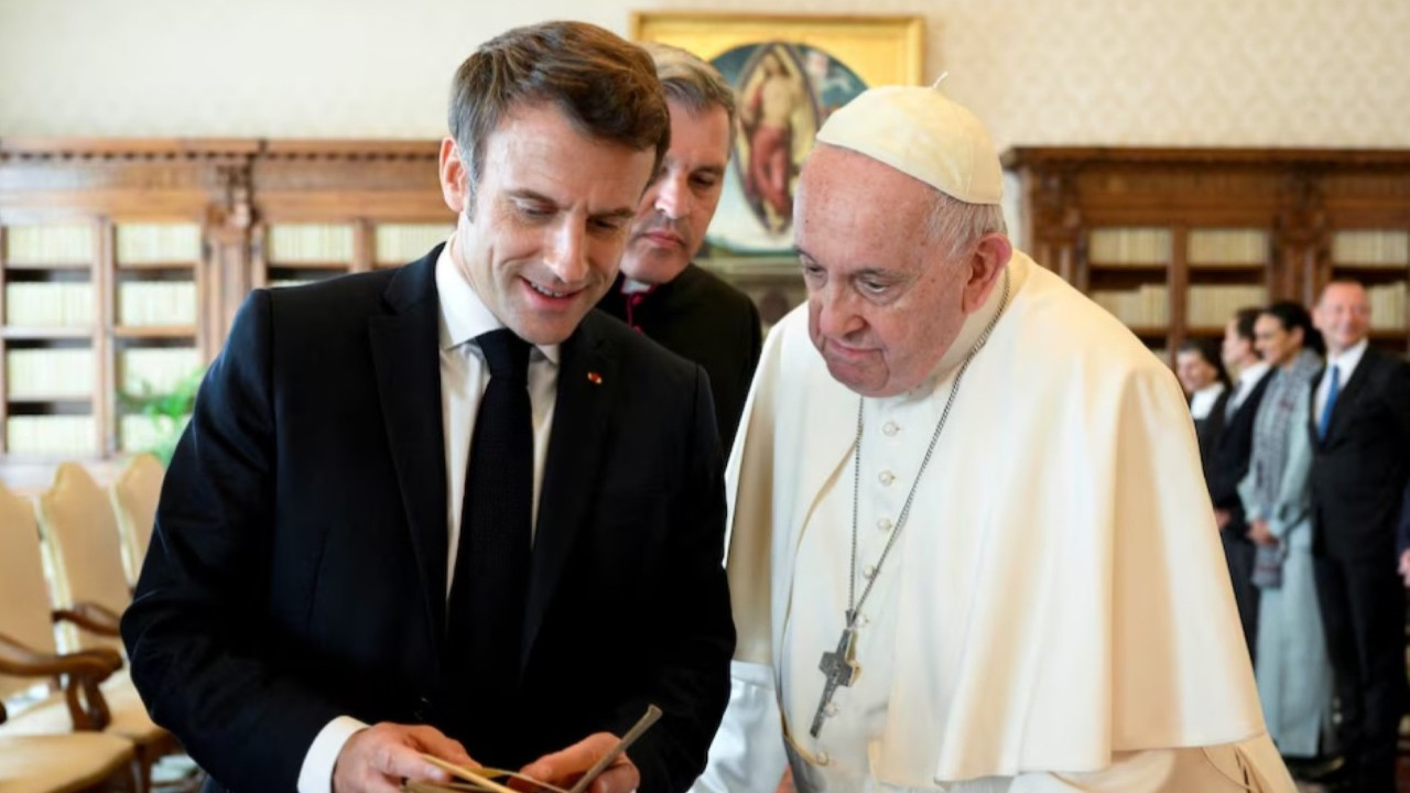 Papalık seçiminde Macron krizi