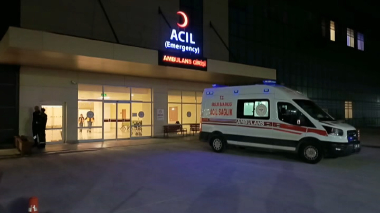 Yemek yediği arkadaşını bıçakladı